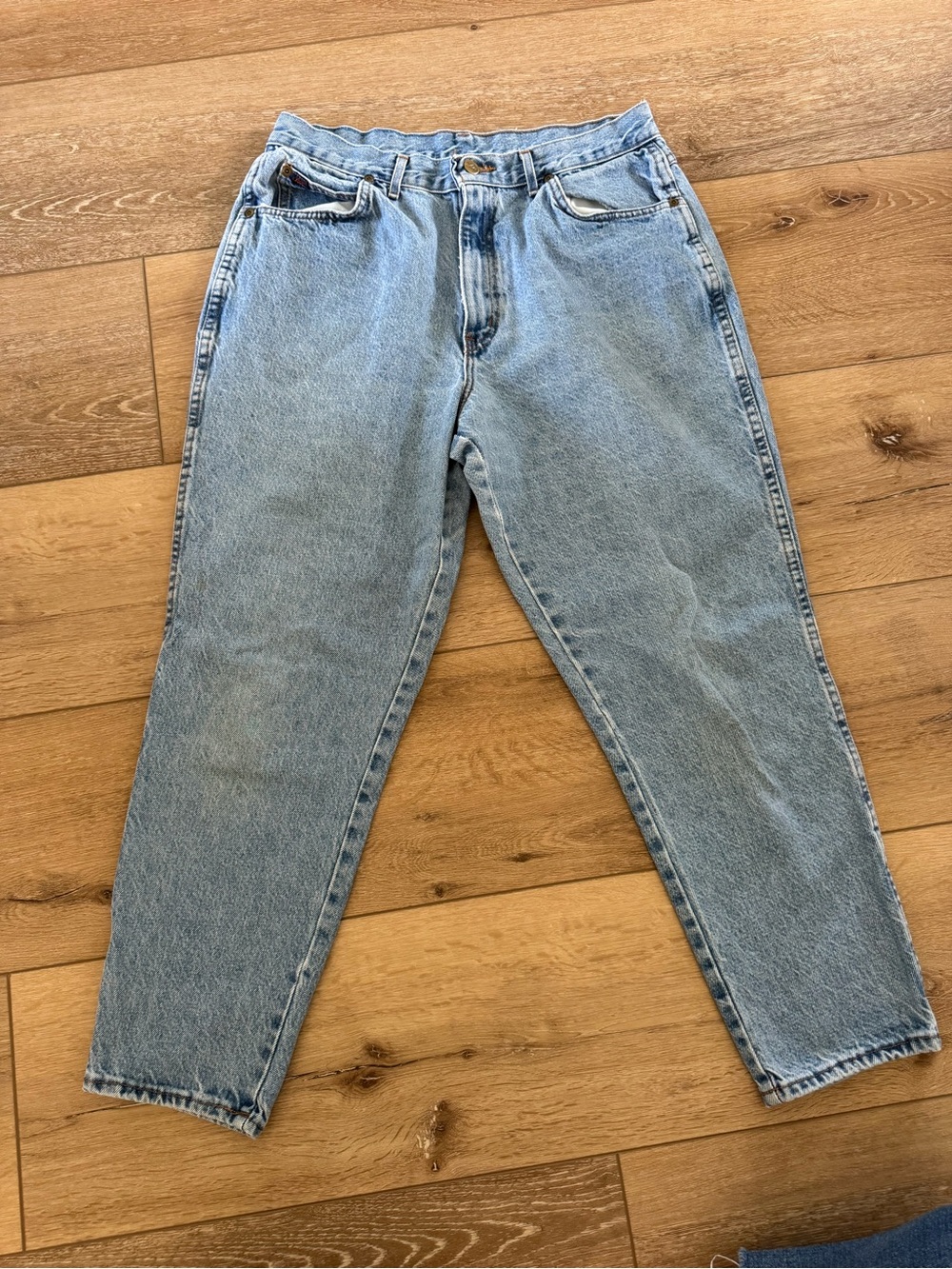 Vintage Chic Mom Jeans size 18 petite Jeans
Typically a size 12-14